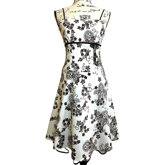 B. Darlin Vintage Brown White Embroidered Fit & Flare Lace Dress XS Retro Party - Picture 4 of 13